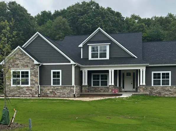 8222 Scots Pine Cir, Kalamazoo, MI 49009