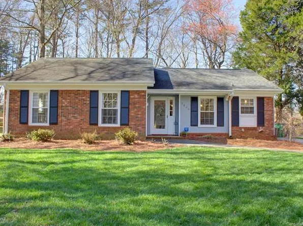 7826 Winterset Dr, Charlotte, NC 28270