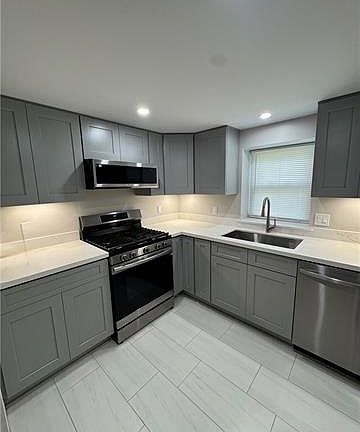 3rd image of 102 Friedrichs Ave