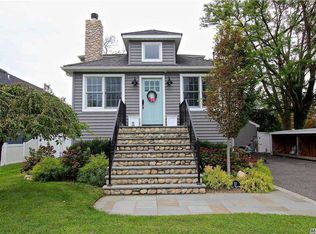 22 E Hamilton Ave, Massapequa, NY 11758