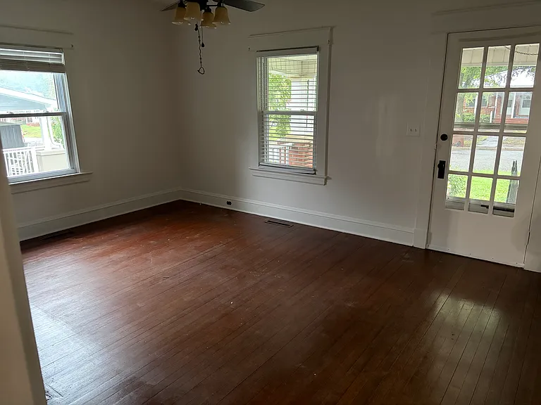 217 N Morgan St — Photo 4