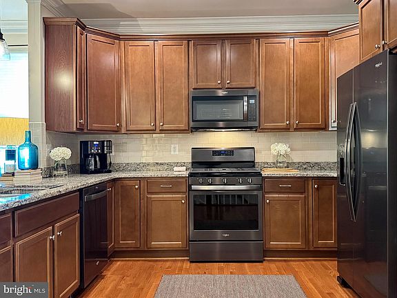 3rd image of 48 Derby Dr