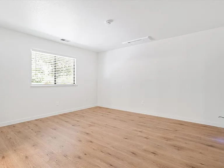 843 Falcon Way — Photo 9