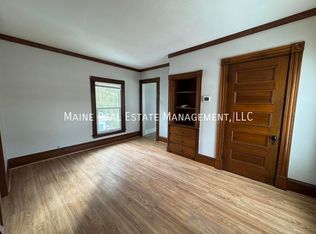 28 Pleasant St #2R, Waterville, ME 04901