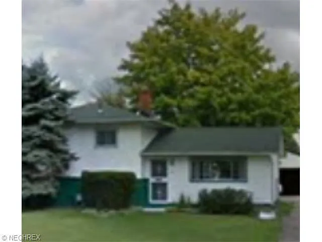 5561 Vickie Ln photo 1