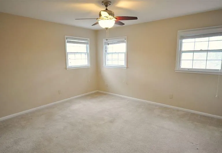 4060 Summit Dr — Photo 17