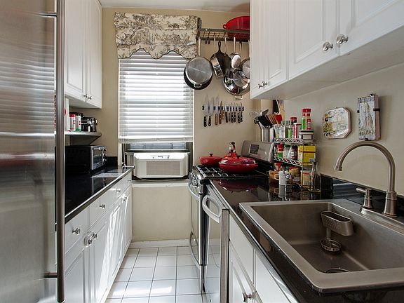 5th image of 349 E 49th St APT 6G