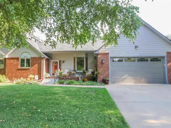 4010 Meadow Ridge Ln, Hutchinson, KS 67502