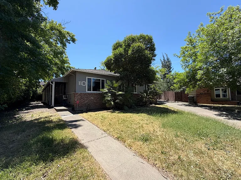 110 Ruth Court — Photo 1