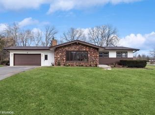 2 Walnut Dr, Hawthorn Woods, IL 60047