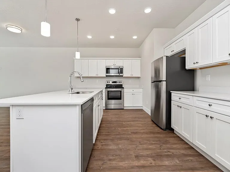 Ascent Townhomes — Photo 15