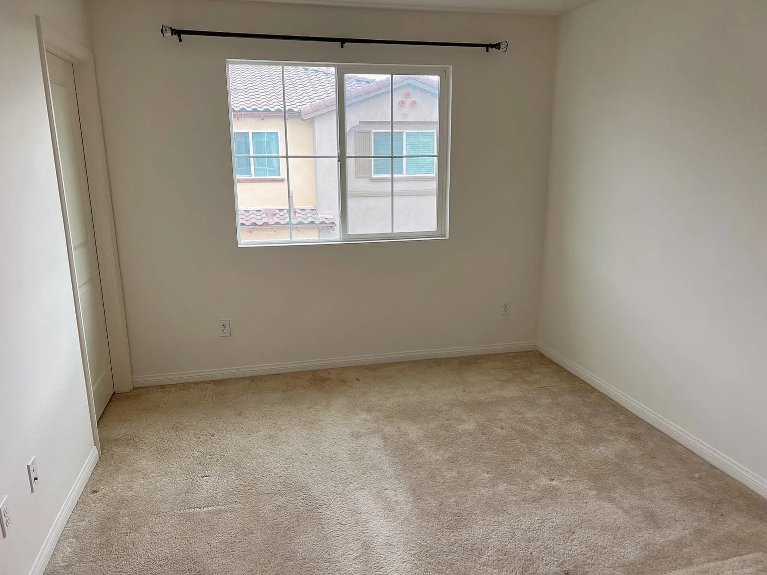 3 bed, 1492 sqft, $3,300 — Photo 4