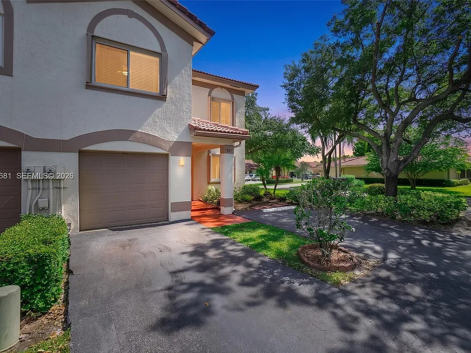 937 NW 104th Way