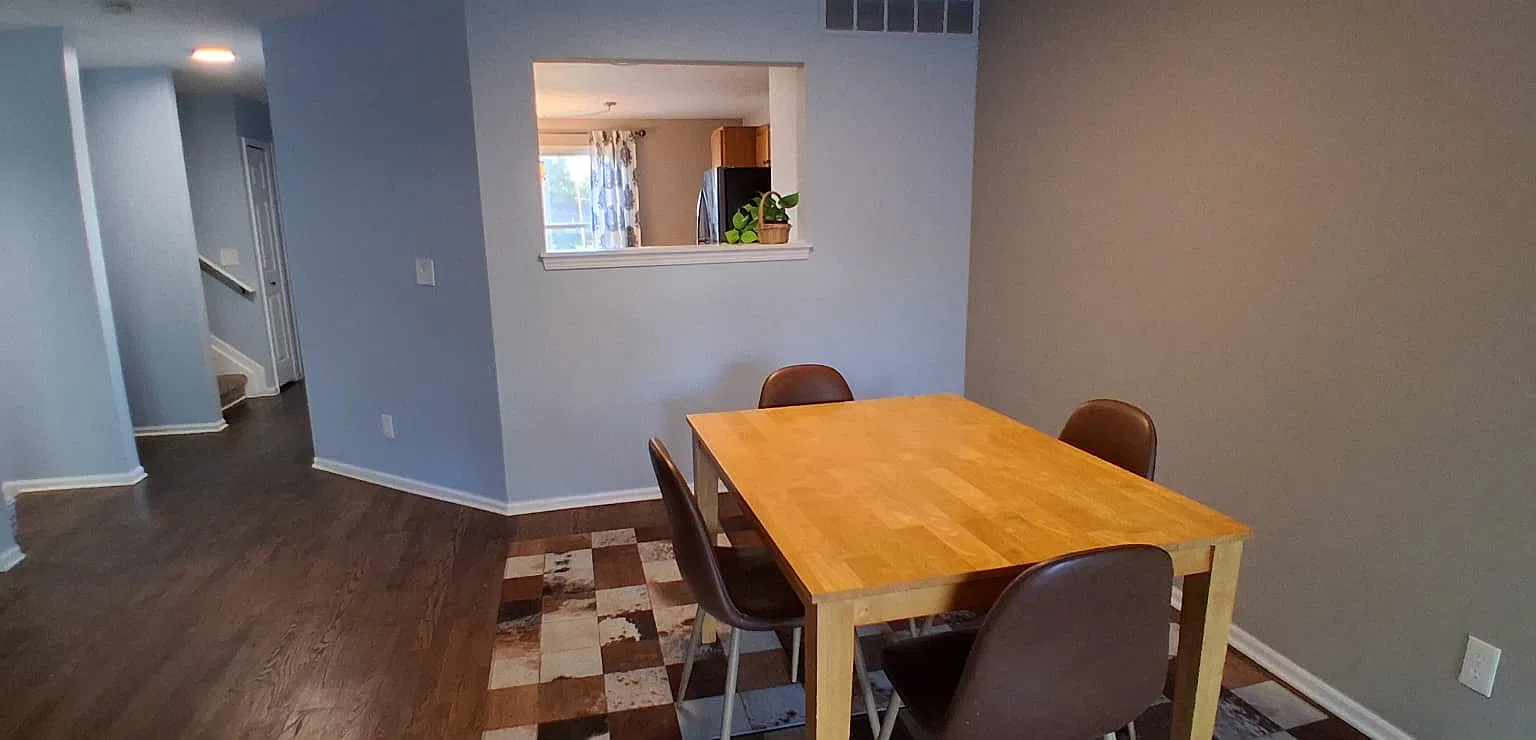 3 bed, 2.5 bath, 2300 sqft, $2,400 — Photo 1