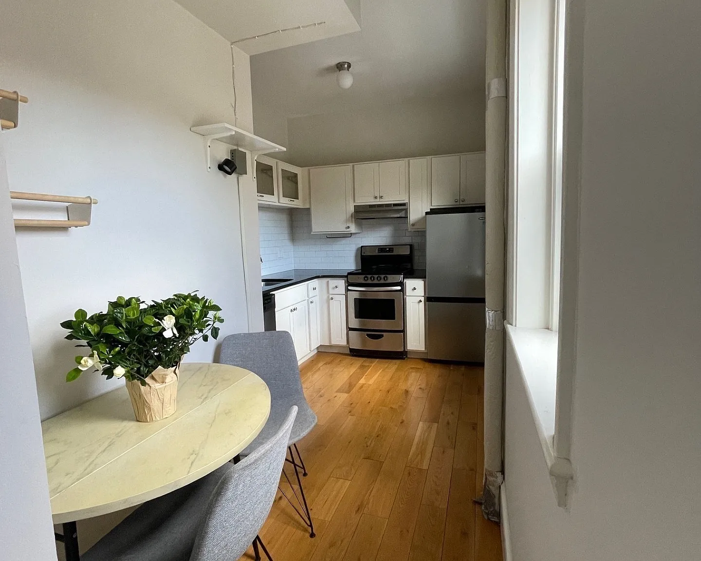 1 bed, 1.0 bath, 387 sqft, $2,400 — Photo 3