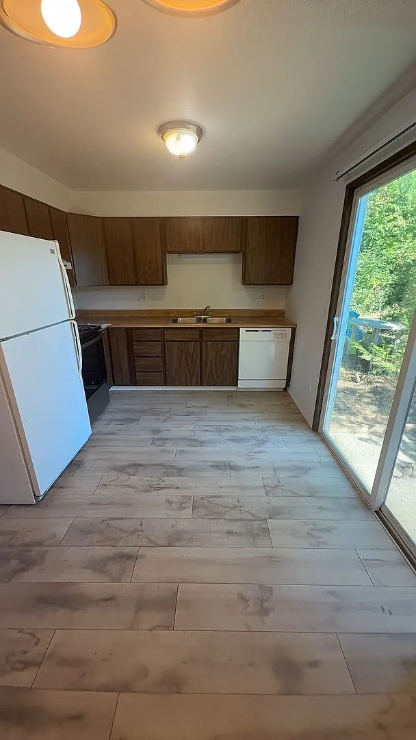 1 Silver Spruce — Photo 4