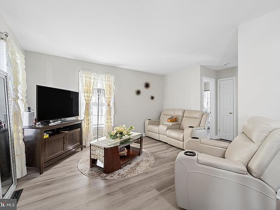 5th image of 1241 Magnolia Ct