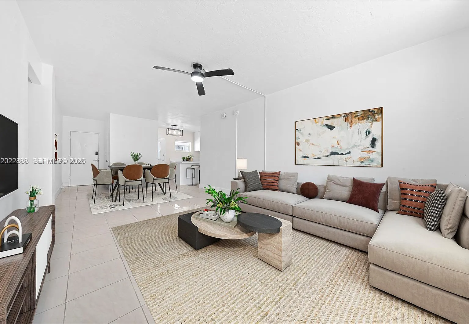 Lincoln Towers Condo — Photo 1