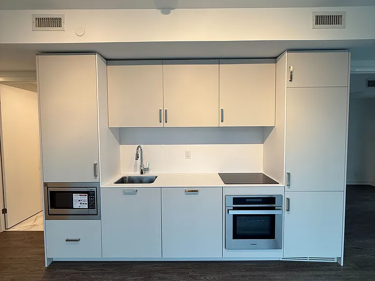 88 Queen St E #2110 — Photo 6