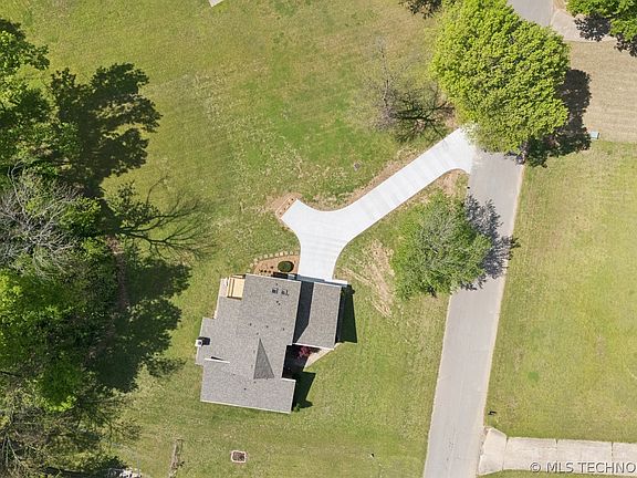 3rd image of 421 Timbercrest Rd