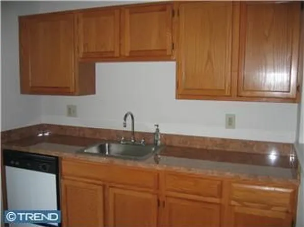 10 Foxglove Dr #10, Delran, NJ 08075
