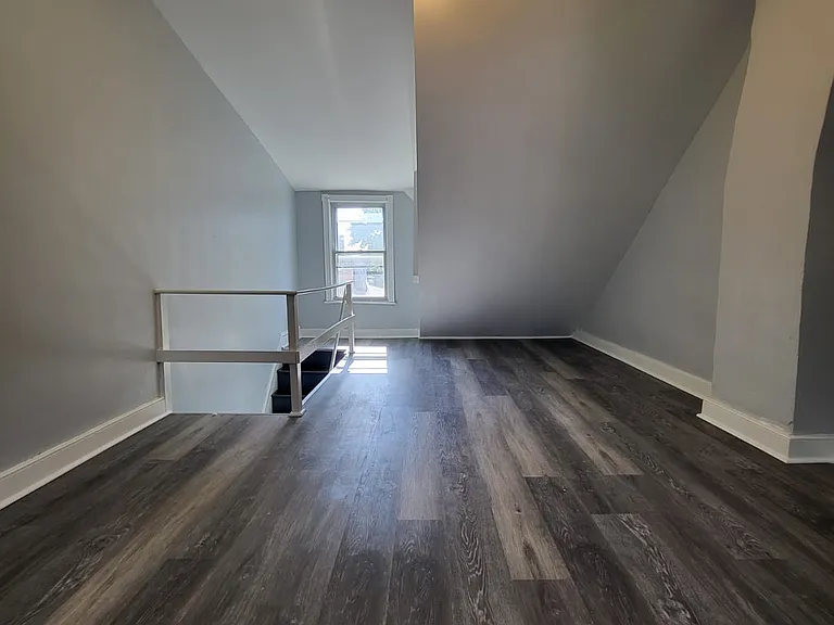 726 Locust St — Photo 8