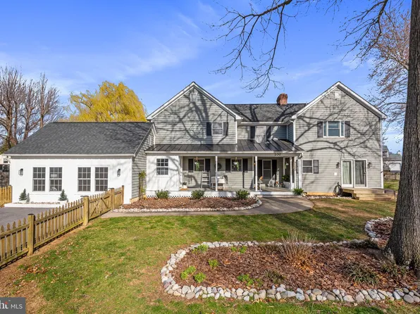 100 S 14th St, Purcellville, VA 20132