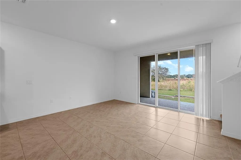 3 bed, 2.5 bath, 1613 sqft, $1,750 — Photo 4