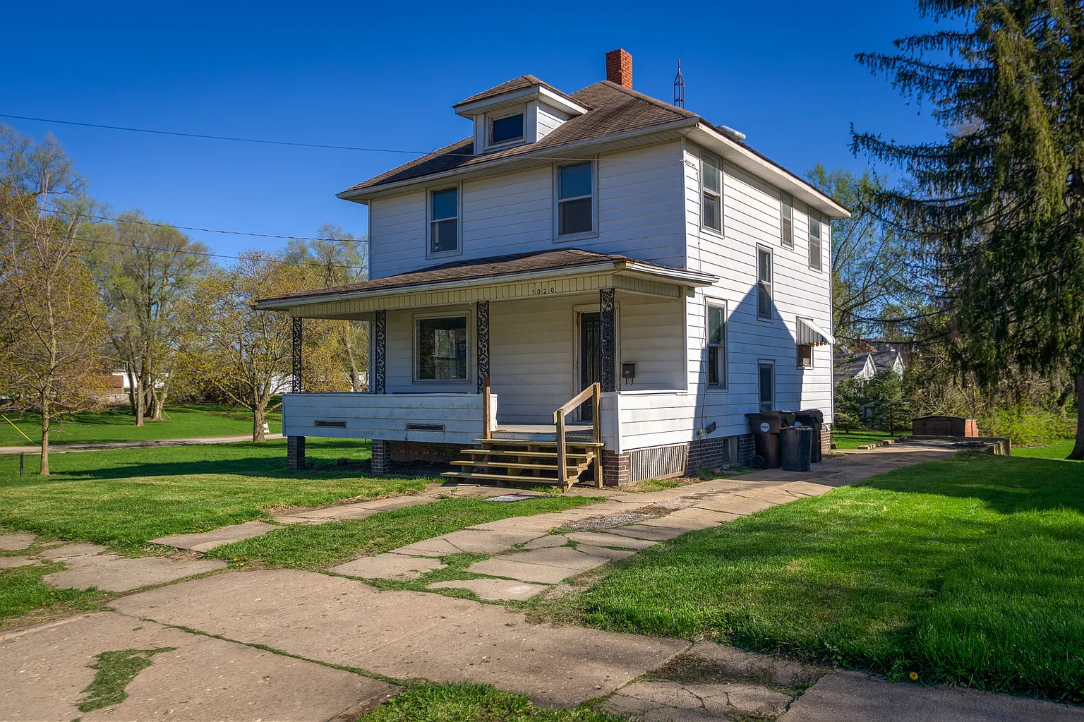 1020 E Main St photo 1