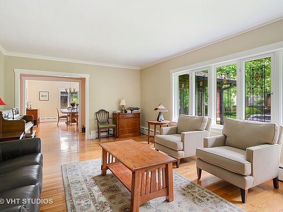 5th image of 328 Oak Cir