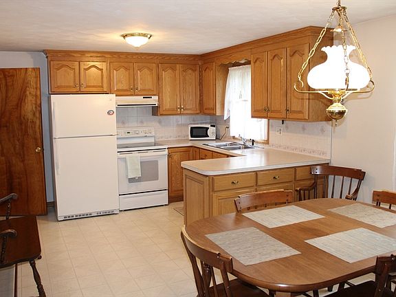 2nd image of 13 Narragansett Blvd