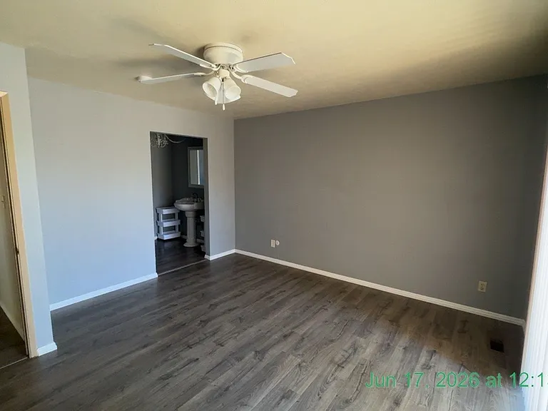 3504 W Cutler Ave — Photo 15