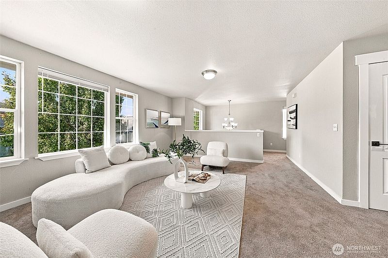 4th image of 213 Phoenix Avenue SW