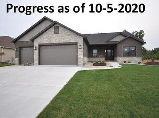 208 Smola Woods Ct, Glen Carbon, IL 62034
