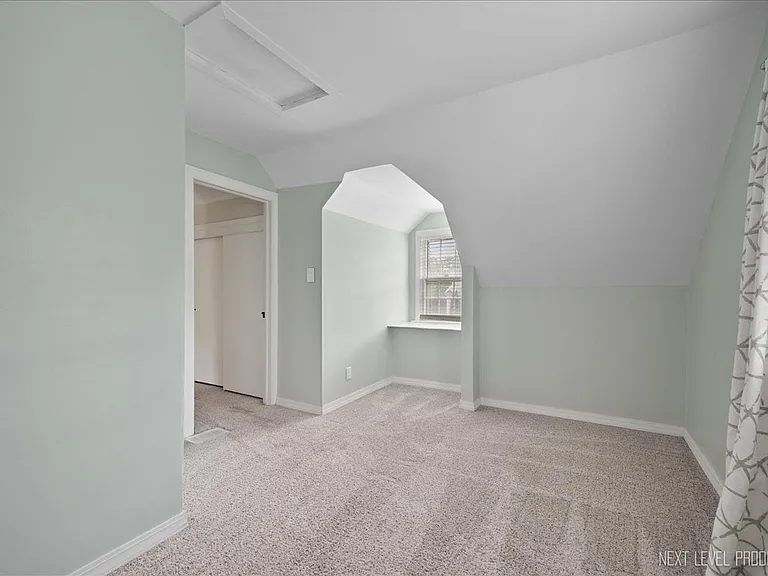 40 S Pine St — Photo 16