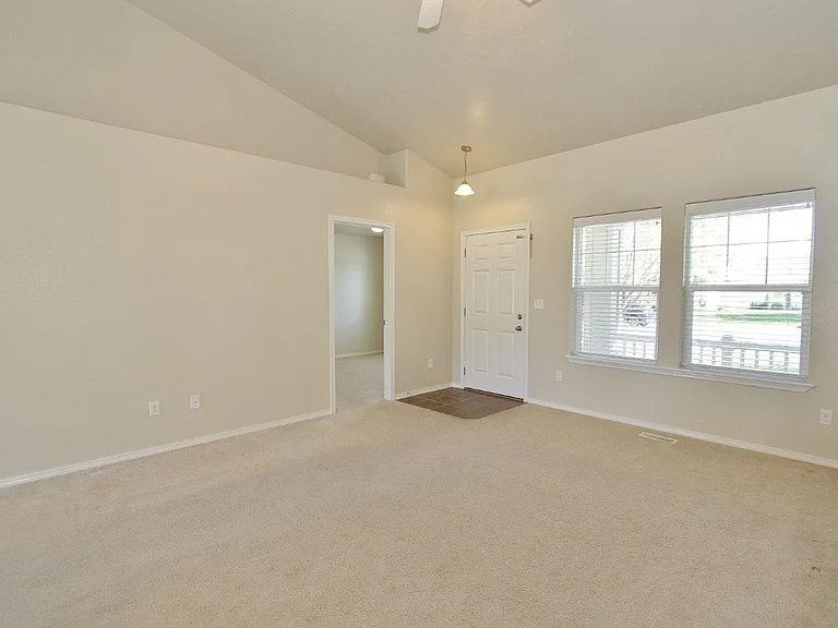 2525 N Blueblossom Dr — Photo 7