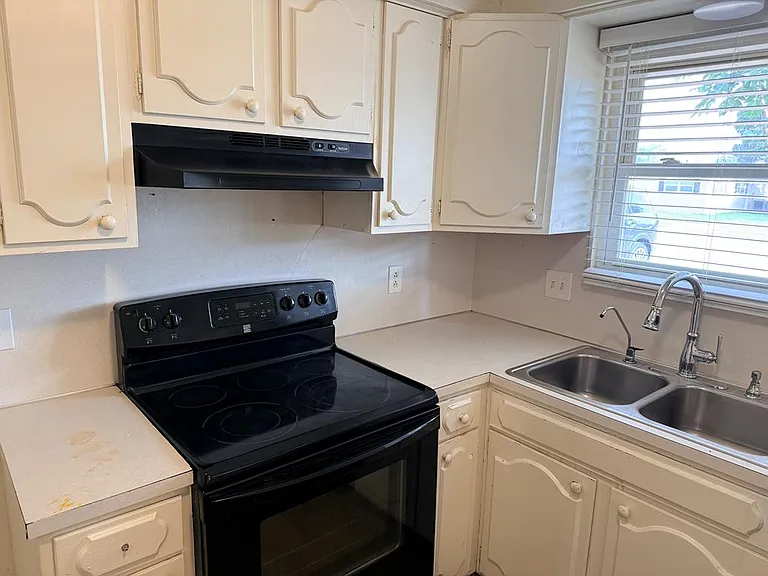 4425 Humble Ave — Photo 7