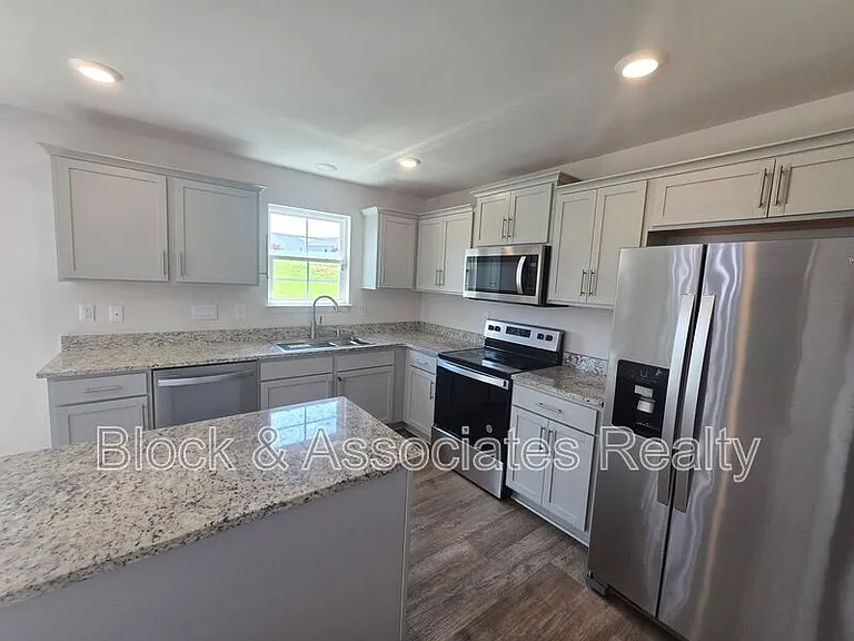310 Beresford Way — Photo 2