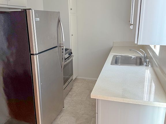 3rd image of 1800 Kelton Ave APT 5