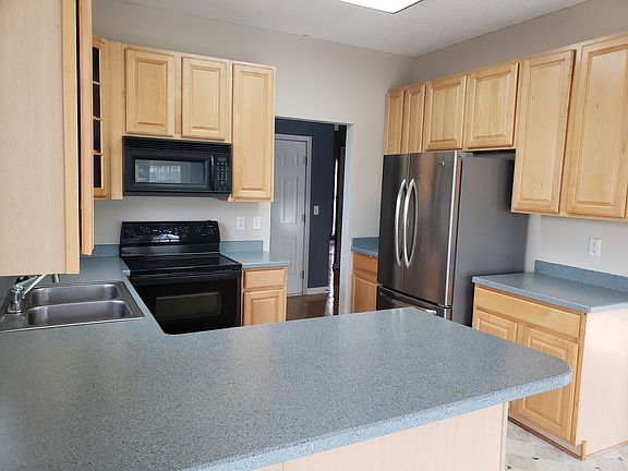 4th image of 1127 Fieldstone Dr