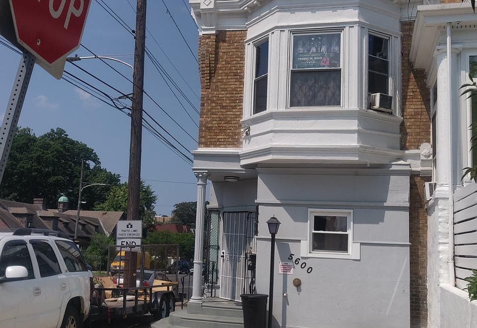 1st image of 5600 N Sydenham St