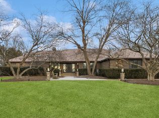 2305 Harrow Gate Dr, Inverness, IL 60010