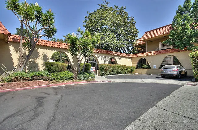 1063 Alta Mira Dr #B — Photo 1