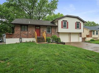 1206 SW Highland Dr, Lees Summit, MO 64081