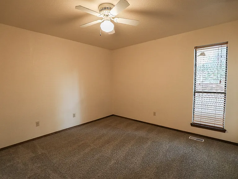 1321 Harding Ave — Photo 12