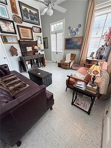 804 Spain St — Photo 3