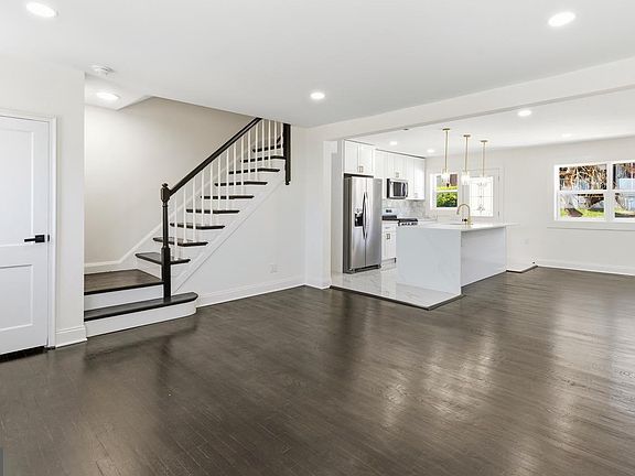 3rd image of 5428 Addington Rd