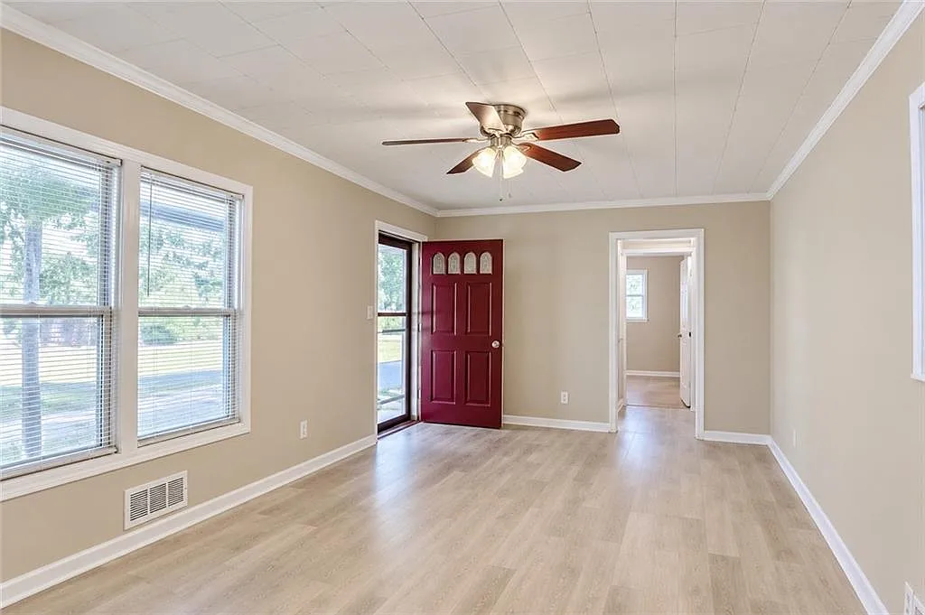 3 bed, 2.0 bath, 1260 sqft, $2,000 — Photo 2