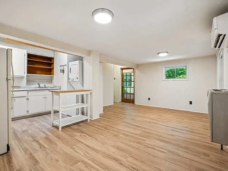 212 Barclay Rd — Photo 4