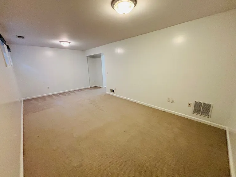 103 Huntington Ln — Photo 13